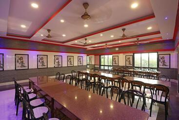 هتل O Prantika Banquet