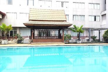 هتل Songphanburi