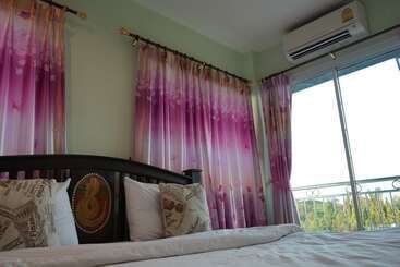 هتل Thonkla Happyhome
