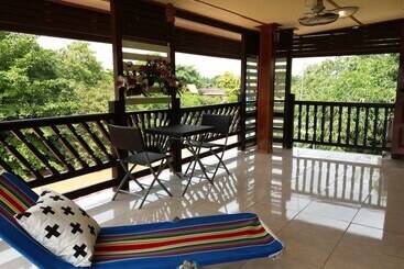 پانسیون Green Riverside Homestay