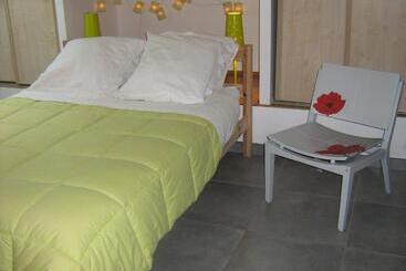 تختخواب و صبحانه Chambres D Hôtes Les Coquelicots