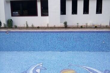 בית מלון כפרי Corbett Mist Resort
