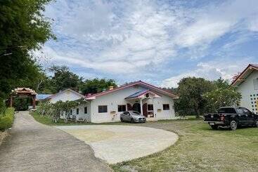 هتل Nahinlad Resort