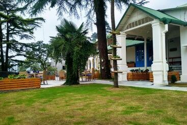 هتل Pine Retreat