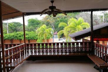 هتل Puengluang