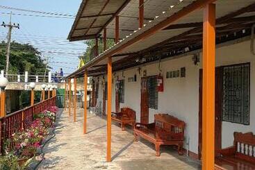 هتل Puengluang