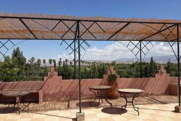هتل Refuge Aicha