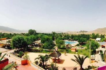 בית מלון כפרי Le Vallon Vert   Club Equestre