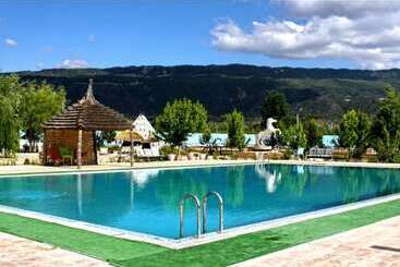 בית מלון כפרי Le Vallon Vert   Club Equestre