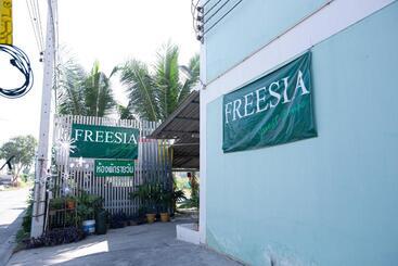 膳宿费 Freesia Guesthouse Klong Luang
