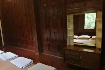 פנסיון Kumkhumsriwangchai Amphawa