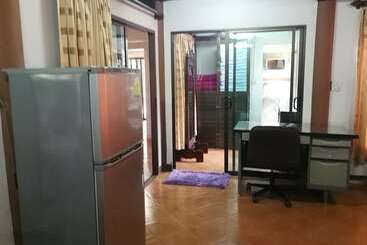 פנסיון Kumkhumsriwangchai Amphawa