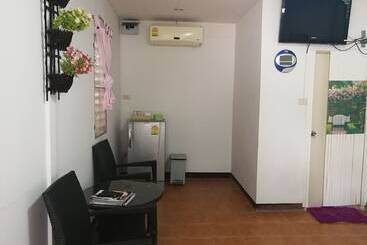 פנסיון Kumkhumsriwangchai Amphawa