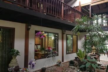 פנסיון Kumkhumsriwangchai Amphawa