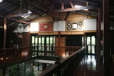 פנסיון Kumkhumsriwangchai Amphawa