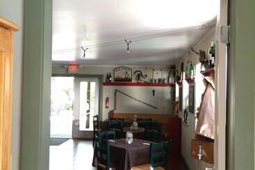 تختخواب و صبحانه Crowsnest Vineyards Guesthouse
