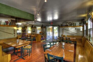 تختخواب و صبحانه Crowsnest Vineyards Guesthouse