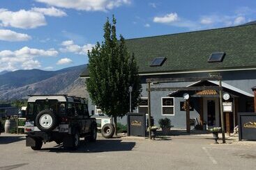 تختخواب و صبحانه Crowsnest Vineyards Guesthouse