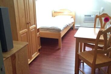 تختخواب و صبحانه Crowsnest Vineyards Guesthouse