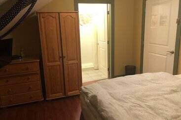 تختخواب و صبحانه Crowsnest Vineyards Guesthouse