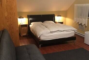 تختخواب و صبحانه Crowsnest Vineyards Guesthouse