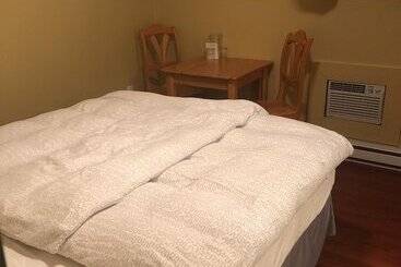تختخواب و صبحانه Crowsnest Vineyards Guesthouse