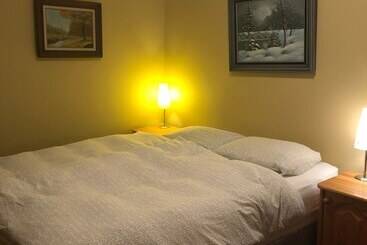 تختخواب و صبحانه Crowsnest Vineyards Guesthouse
