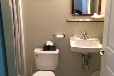 تختخواب و صبحانه Crowsnest Vineyards Guesthouse