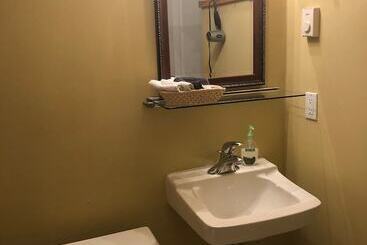 تختخواب و صبحانه Crowsnest Vineyards Guesthouse