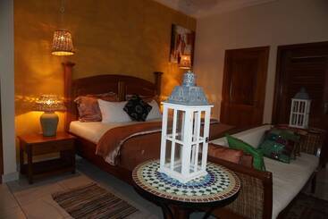 هتل Accra Royal Castle Apartments & Suites