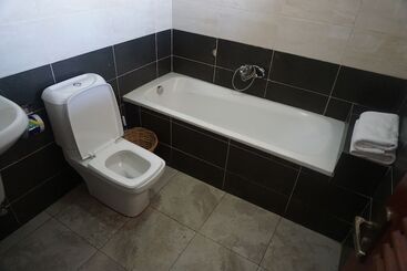 هتل Accra Royal Castle Apartments & Suites