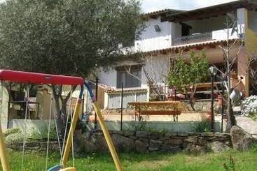 هتل روستایی Agriturismo B&b Sa Inza