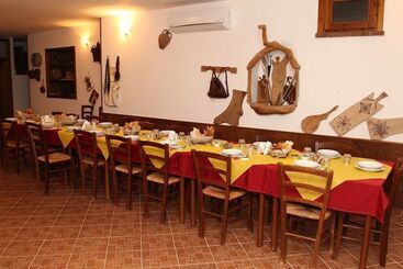 هتل روستایی Agriturismo B&b Sa Inza