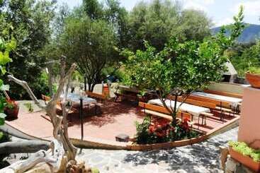 هتل روستایی Agriturismo B&b Sa Inza