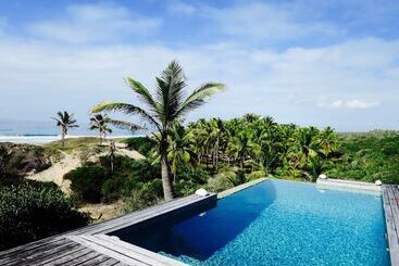 هتل Travessia Beach Lodge