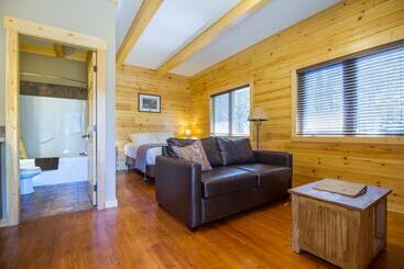 Kootenay Park Lodge