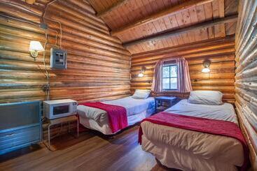 Kootenay Park Lodge