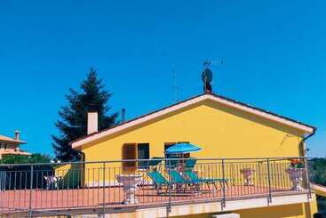 تختخواب و صبحانه Il Terrazzo Delle Rondini