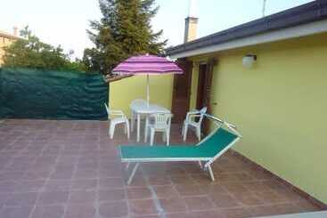 تختخواب و صبحانه Il Terrazzo Delle Rondini