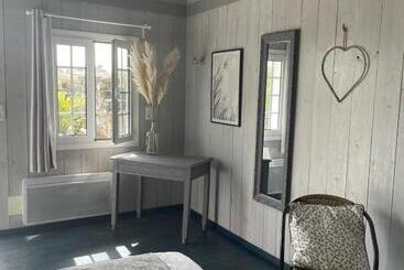 تختخواب و صبحانه Maison Laratger