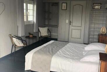 تختخواب و صبحانه Maison Laratger