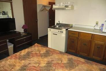 Macklin Motor Inn