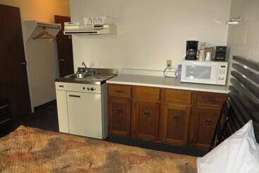 Macklin Motor Inn