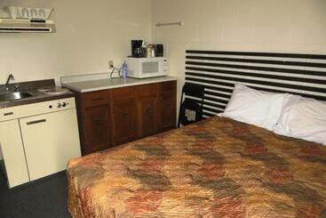 Macklin Motor Inn
