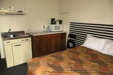 Macklin Motor Inn