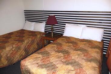 Macklin Motor Inn
