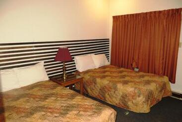 Macklin Motor Inn
