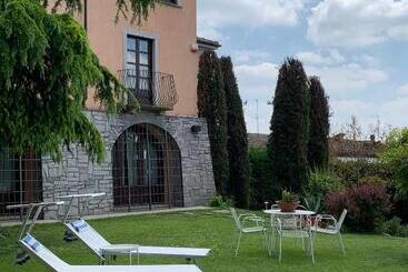 پانسیون Spineto House