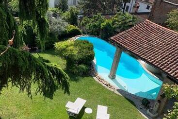 پانسیون Spineto House