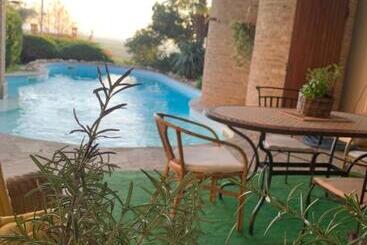 پانسیون Spineto House